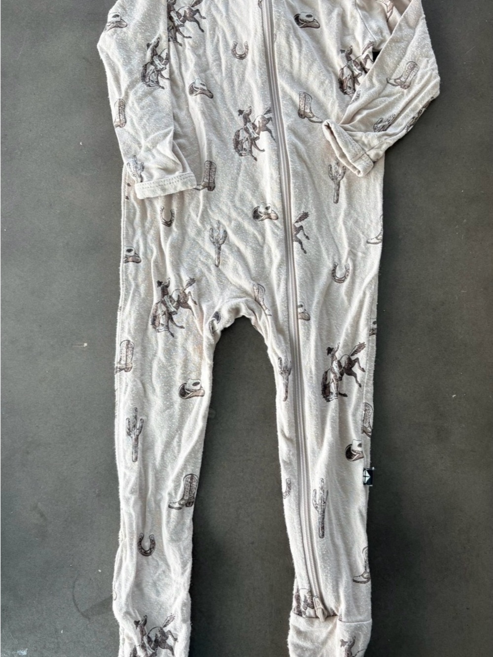 Kyte BABY Light cream  Western Print Footed One-Piece Pajama in bamboo 6-12
